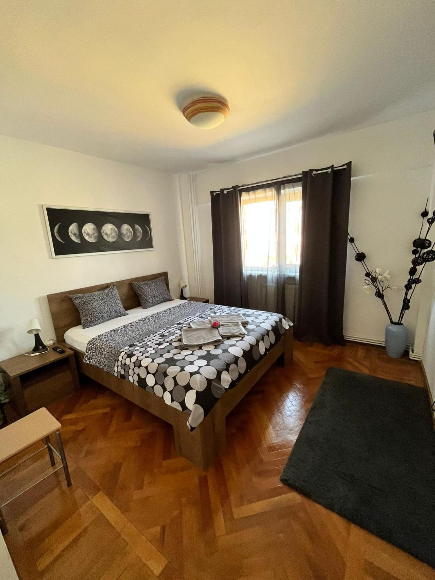 Picadilly Apartment Ploieşti Eksteriør bilde